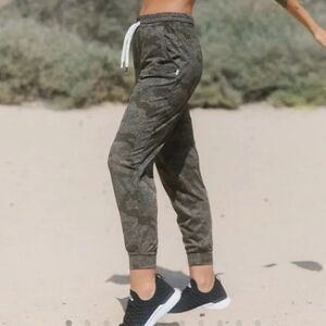 NWT Feat Camo Print Flowtech Joggers